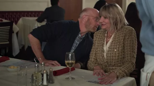 Veste en tweed L’Agence Oakley portée par Maria (Kerri Kenney-Silver) vue dans Maggie (S01E13)
