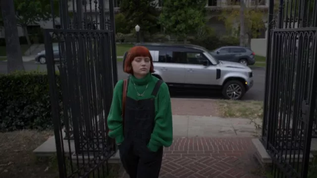 H&M Cropped Turtleneck Sweater worn by Scarlett (Sierra McCormick) as seen in American Horror Stories (S01E01)