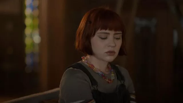Dollskill Rain­bow Chain Link Neck­lace worn by Scarlett (Sierra McCormick) as seen in American Horror Stories (S01E01)