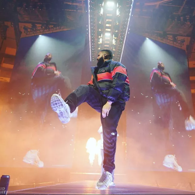Puffer Jacket, pantalon et baskets portés par Drake sur son compte Instagram @champagnepapi