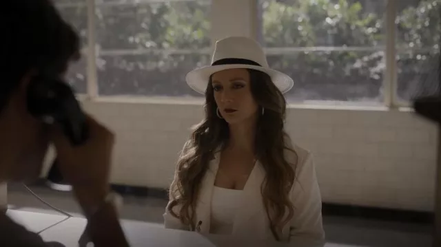 Teoría Oakland Trench usada por Liv Whitley (Billie Catherine Lourd) como se ve en American Horror Stories (S01E05)