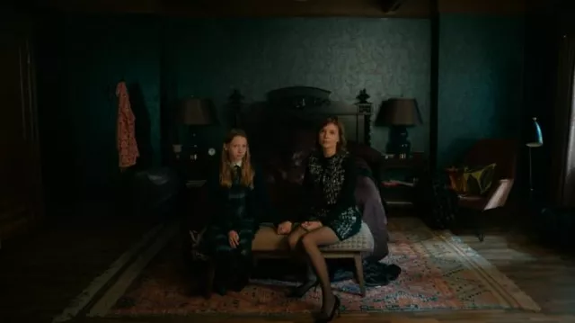Lanvin Tweed Mini SKirt usado por Kristen Bouchard (Katja Herbers) como se ve en Evil (S03E01)