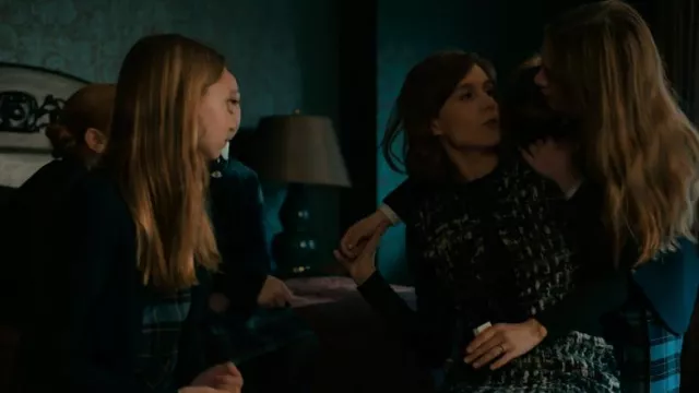 Chaqueta de tweed con botones de Lanvin usada por Kristen Bouchard (Katja Herbers) como se ve en Evil (S03E01)
