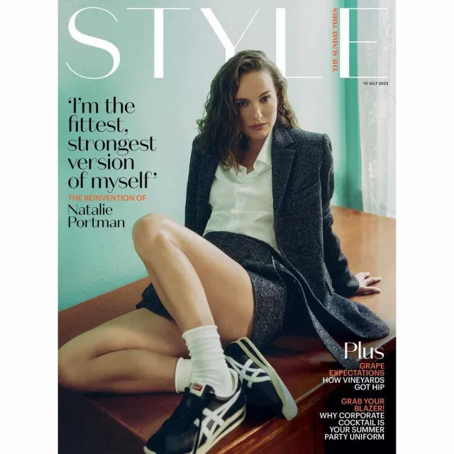Les sneakers en noir et blanc portées par Natalie Portman en couverture du magazine Style