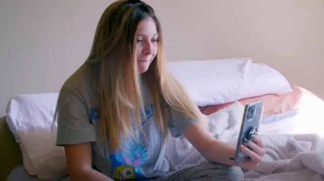 Disney Monsters Short Sleeve Graphic T-Shirt porté par Brianna Jaramillo comme vu dans Teen Mom: Young + Pregnant