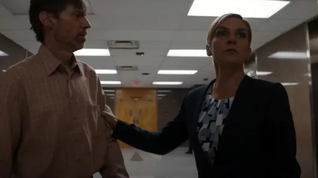 Theory Collarless Blazer porté par Kim Wexler (Rhea Seehorn) comme on le voit dans Better Call Saul (S06E09)