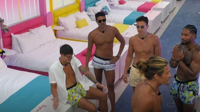 Kenny Flowers The Bossitano worn by Isaiah Campbell as seen in Love Island (S04E06)