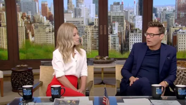 Numi The Simone Button Up Blouse worn by Kelly Ripa as seen in LIVE with Kelly and Ryan on 25 July 2022