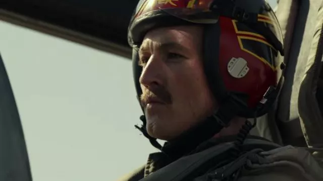 Casque de vol porté par Bradley 'Rooster' Bradshaw (Miles Teller) comme on le voit dans le film Top Gun: Maverick