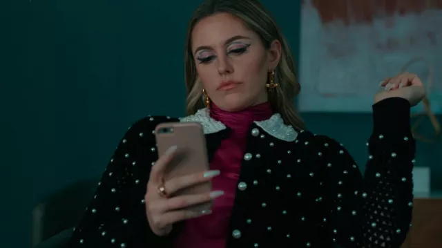 Alice + Olivia Collins Crochet Cardigan usado por Malindaz (Taylor Louderman) como se ve en Evil (S03E03)