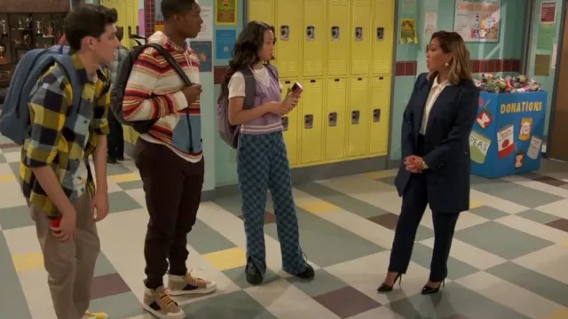 BDG Two-Tone Checkerboard High-Waisted Baggy Boyfriend Jean worn by Ivy (Emmy Liu-Wang) as seen in Raven's Home (S05E06)