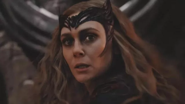 Diadème porté par Wanda Maximoff / Scarlet Witch (Elizabeth Olsen) vu dans Doctor Strange in the Multiverse of Madness
