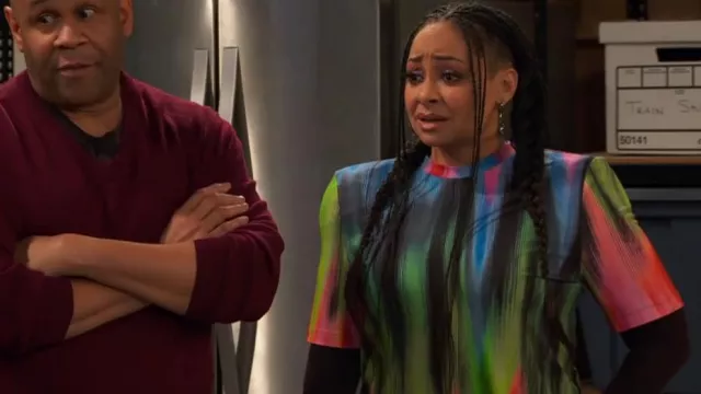 The Attico Bella Spectrum Print T-Shirt worn by Raven Baxter (Raven-Symoné) as seen in Raven's Home (S05E09)