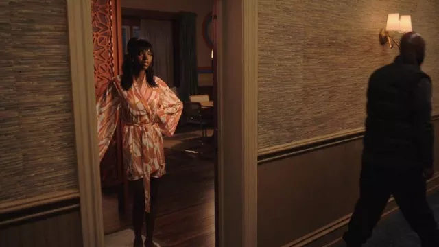 Diarrablu Mini Kimono worn by Zenzi Fullington (Ashleigh Murray) as seen in Tom Swift (S01E08)
