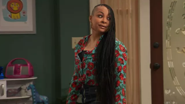 Alice And Olivia Eloise Button Down Silk Blouse worn by Raven Baxter (Raven-Symoné) as seen in Raven's Home (S05E05)