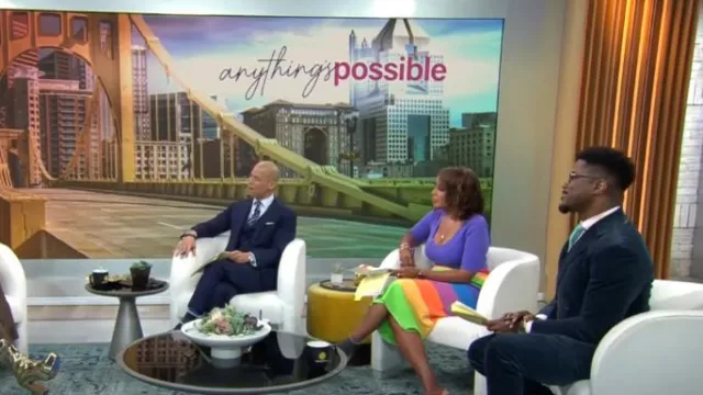 Christopher John Rogers Striped Colorblock Midi-Dress usado por Gayle King como se ve en CBS Mornings el 29 de julio de 2022