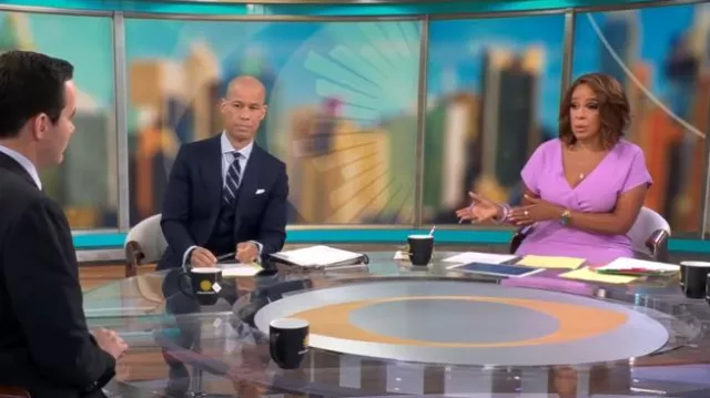Alexia Admor Naomi Vestido en lila usado por Gayle King como se ve en CBS Mornings el 27 de julio de 2022