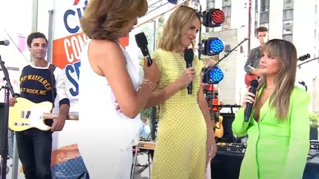 Jacquemus Bari Slub Weave Mini Vestido Blazer usado por Maren Morris como se ve en Today el 28 de julio de 2022
