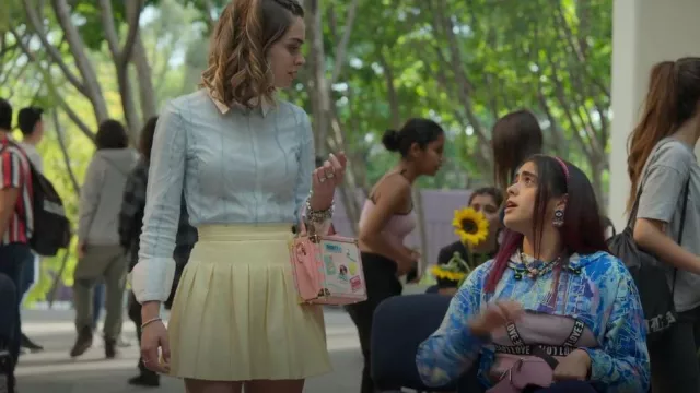 H&M Pleated Skirt worn by Natalia (Macarena García) as seen in Control Z (S02E01)
