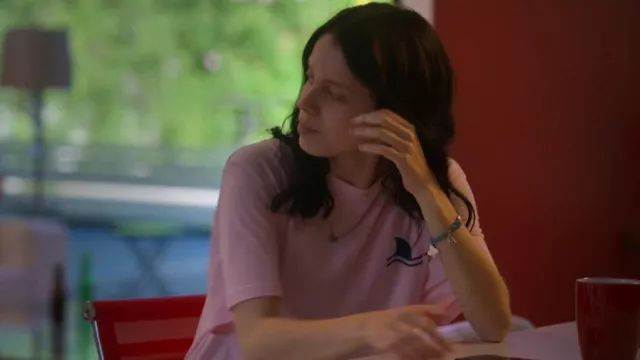 Old Navy Pink Teeshirt With Shark Fin On Front worn by Sofía (Ana Valeria Becerril) as seen in Control Z (S02E06)