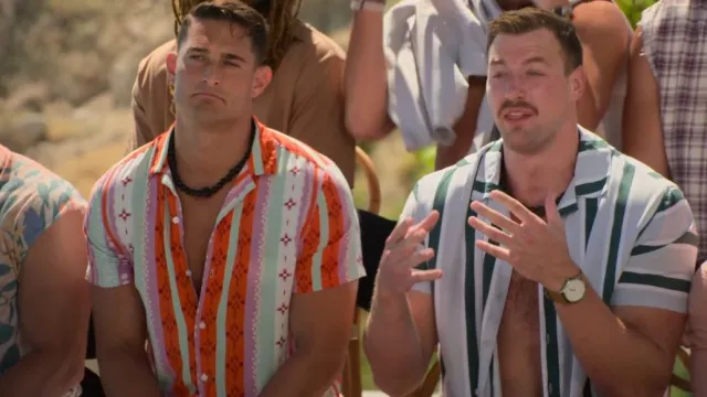 Asos Design Regular Revere Shirt In Aztec Vertical Stripe porté par Niko comme vu dans FBOY Island (S02E09)