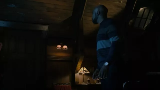 Paul Smith Striped Sweater porté par David Acosta (Mike Colter) vu dans Evil (S03E08)