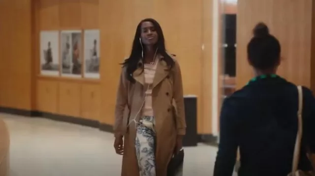Pantalon à imprimé floral Max Mara du week-end porté par Jessie (Nneka Okafor) vu dans Everything’s Trash (S01E04)