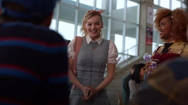 Free People Alex Denim Dress porté par Lily (Olivia Rose Keegan) vu dans High School Musical: The Musical: The Series (S02E02)