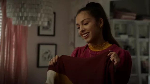 Pour Love & Lemons Brooke Pointelle Sweater porté par Nini (Olivia Rodrigo) comme vu dans High School Musical: The Musical: The Series (S02E04)