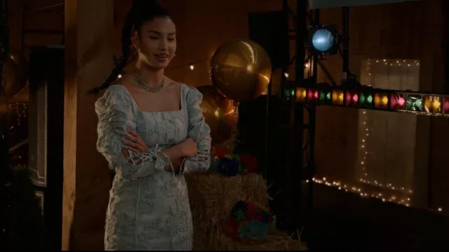 Missguided Puff sleeve Milkmaid Mini Dress porté par Gina (Sofia Wylie) comme vu dans High School Musical: The Musical: The Series (S02E05)