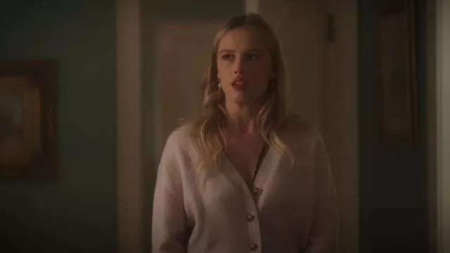 Zara Knit Sweater worn by Elinor (Gracie Dzienny) as seen in First Kill (S01E04)