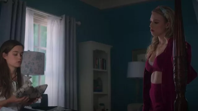 Helmut Lang Ribbed Cotton-Blend Shorts worn by Elinor (Gracie Dzienny) as seen in First Kill (S01E06)