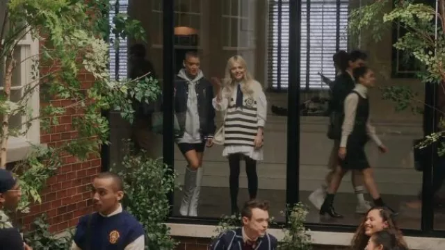 Neuf bottes à talon West Maxim portées par Julien Calloway (Jordan Alexander) comme on le voit dans Gossip Girl (S01E03)