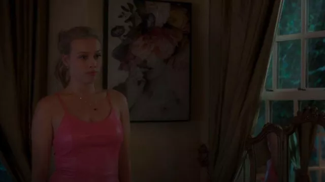 Alice + Olivia Nelle Minirobe en cuir végétalienne portée par Elinor (Gracie Dzienny) vue dans First Kill (S01E07)