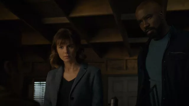 Teoría Wool-Blend Shrunken Blazer usado por Kristen Bouchard (Katja Herbers) como se ve en Evil (S01E10)