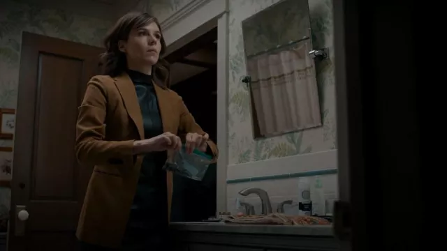 Helmut Lang Leather Turtleneck Mini Vestido usado por Kristen Bouchard (Katja Herbers) como se ve en Evil (S02E01)