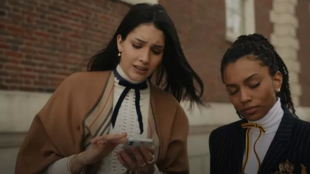 Burberry Icon Stripe Wool Cape worn by Luna La (Zión Moreno) as seen in  Gossip Girl (S01E04) | Spotern
