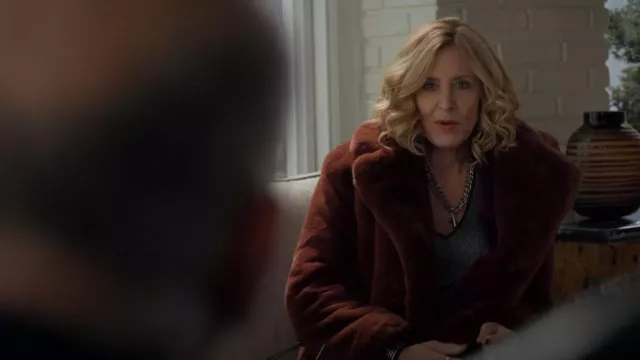 Apparis Sasha Coat usado por Sheryl Luria (Christine Lahti) como se ve en Evil (S02E03)