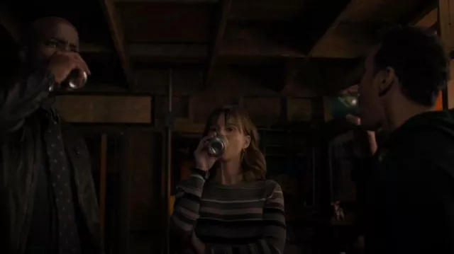 Theory Striped Long Sleeve Top porté par Kristen Bouchard (Katja Herbers) comme on le voit dans Evil (S02E04)