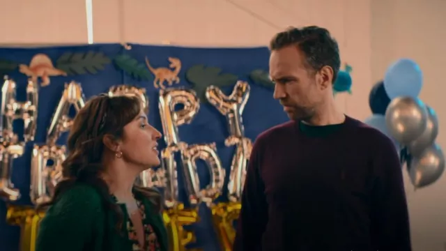 Polo Ralph Lauren Crew Neck Jumper Merino en Bourgogne porté par Jason Ross (Rafe Spall) comme vu dans Trying (S03E04)