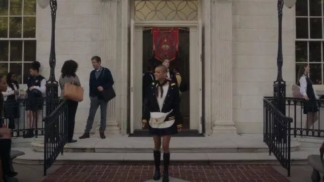 Fendi Logo Black Knee High Boots porté par Julien Calloway (Jordan Alexander) vu dans Gossip Girl (S01E05)