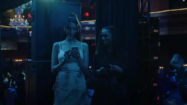 Cami NYC Briar Lace Bodysuit porté par Monet de Haan (Savannah Lee Smith) vu dans Gossip Girl (S01E04)