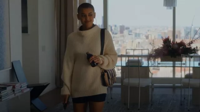 Fendi Python Black Bag worn by Julien Calloway (Jordan Alexander) as seen in Gossip Girl (S01E06)