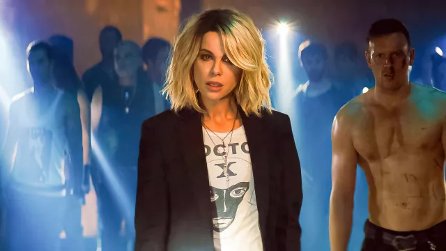 Doctor X Graphic T-Shirt of Lindy (Kate Beckinsale) in Jolt