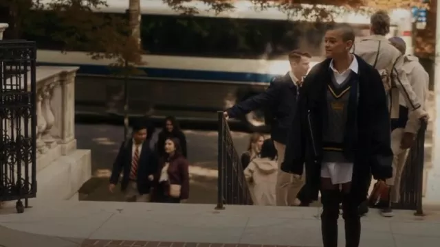 Stuart Weitzman Kirstie Suede Over The Knee Boots porté par Julien Calloway (Jordan Alexander) vu dans Gossip Girl (S01E07)