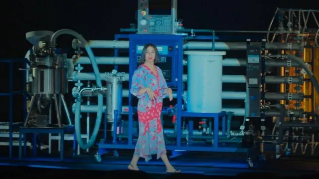 Chanel Top Of The Pearl Sandal worn by Molly Novak (Maya Rudolph) as seen in Loot (S01E10)