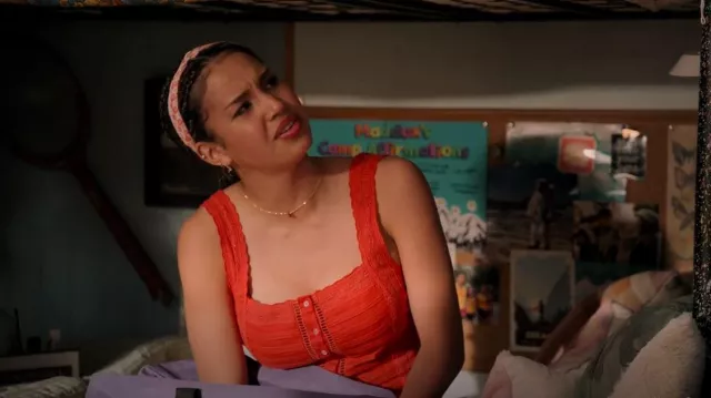 Free People Maggie Lace Tank dans Scarlet Ibis porté par Gina (Sofia Wylie) vu dans High School Musical: The Musical: The Series (S03E03)
