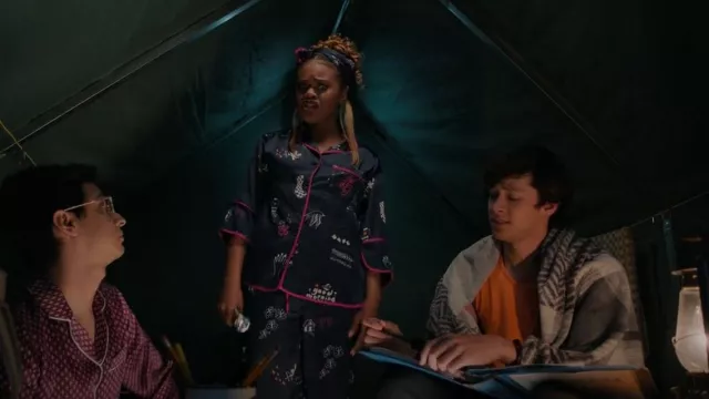 Out From Under Starry Night Shirt and Pants porté par Kourtney (Dara Reneé) comme on le voit dans High School Musical: The Musical: The Series (S03E03)