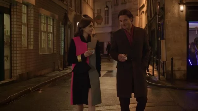 Manteau Longline bloqué de couleur River Island porté par Emily Cooper (Lily Collins) vu dans Emily in Paris (S01E09)