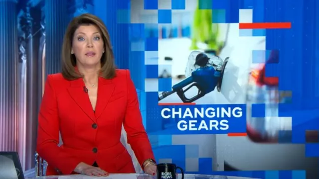 Alexander McQueen Grain De Poudre Jacket worn by Norah O'Donnell as seen in CBS Evening News on August 25,2022